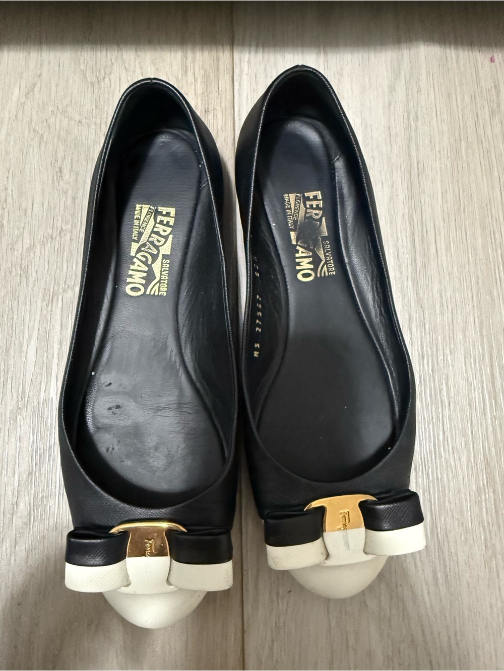 Salvatore Ferragamo Black and White Vara Bow Flats with Gold Hardware - Picture 3 of 5